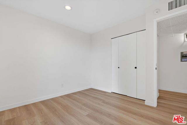 8601 International Avenue 122, Canoga Park (los Angeles), CA 91304