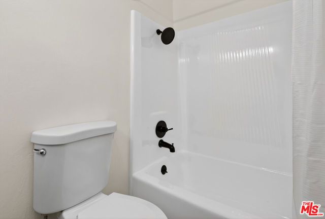 8601 International Avenue 122, Canoga Park (los Angeles), CA 91304