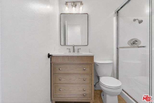 8601 International Avenue 122, Canoga Park (los Angeles), CA 91304