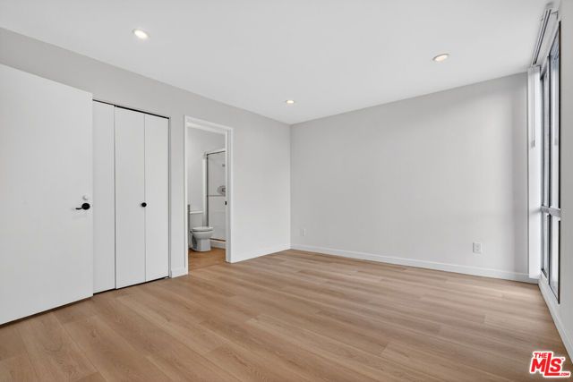 8601 International Avenue 122, Canoga Park (los Angeles), CA 91304