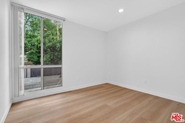 8601 International Avenue 122, Canoga Park (los Angeles), CA 91304