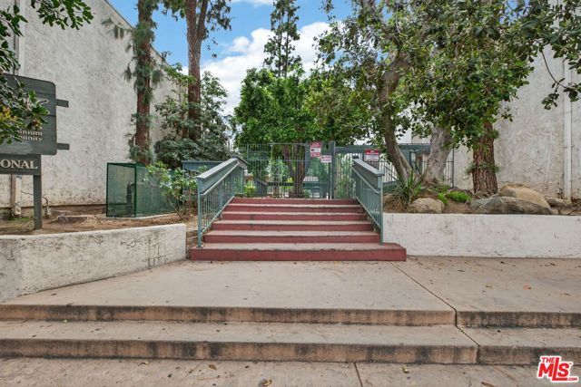 8601 International Avenue 122, Canoga Park (los Angeles), CA 91304