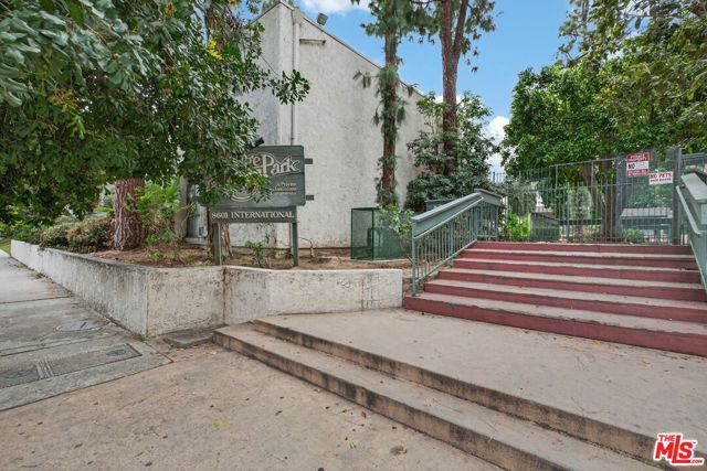 8601 International Avenue 122, Canoga Park (los Angeles), CA 91304