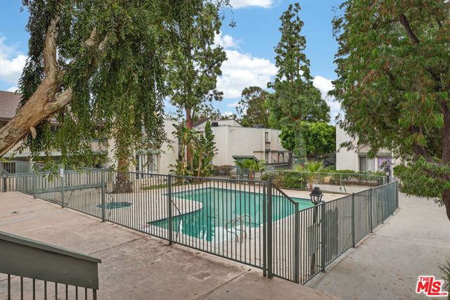 8601 International Avenue 122, Canoga Park (los Angeles), CA 91304