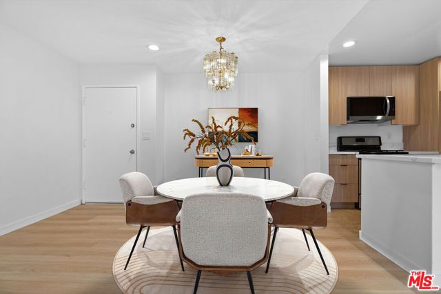 8601 International Avenue 122, Canoga Park (los Angeles), CA 91304