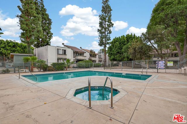 8601 International Avenue 122, Canoga Park (los Angeles), CA 91304