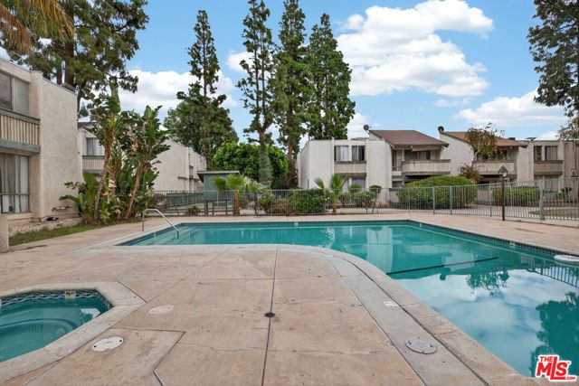 8601 International Avenue 122, Canoga Park (los Angeles), CA 91304