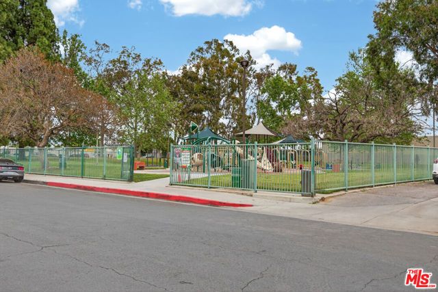 8601 International Avenue 122, Canoga Park (los Angeles), CA 91304