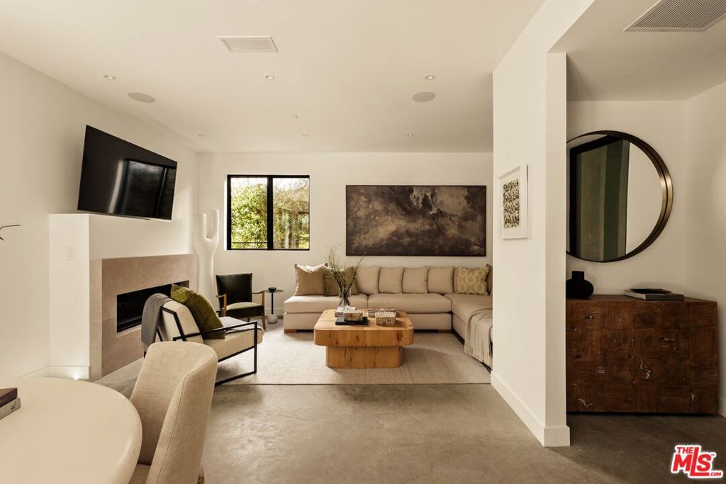 929 Hilldale Avenue, West Hollywood, CA 90069 — photo 2