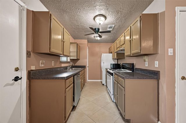10706 Thorncliff Drive, Humble, TX 77396