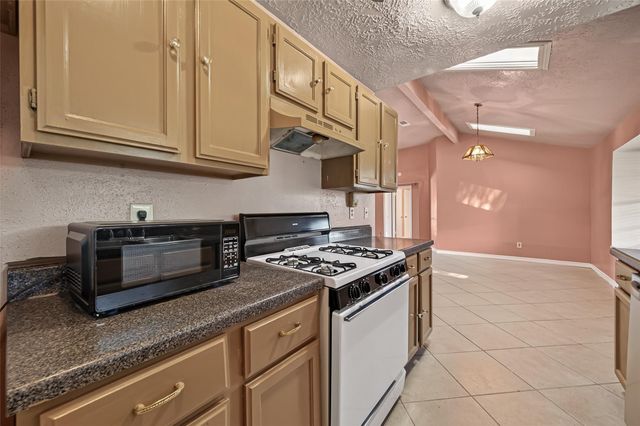 10706 Thorncliff Drive, Humble, TX 77396