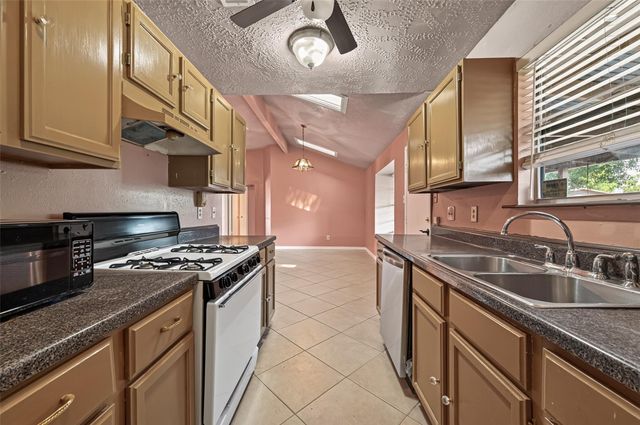 10706 Thorncliff Drive, Humble, TX 77396