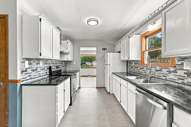 W190S7635 Circle DRIVE, Muskego, WI 53150