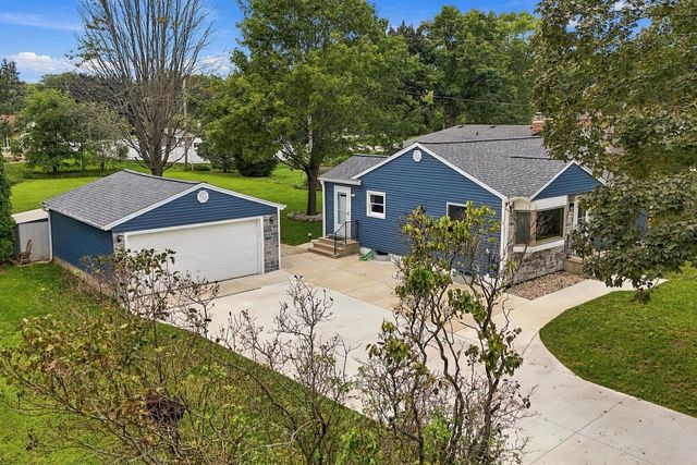 W190S7635 Circle DRIVE, Muskego, WI 53150