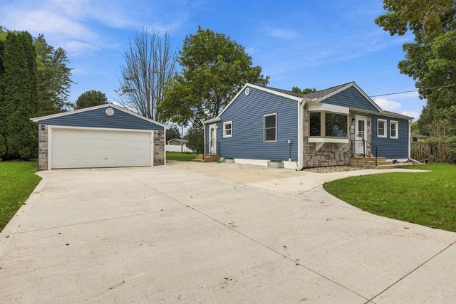 W190S7635 Circle DRIVE, Muskego, WI 53150