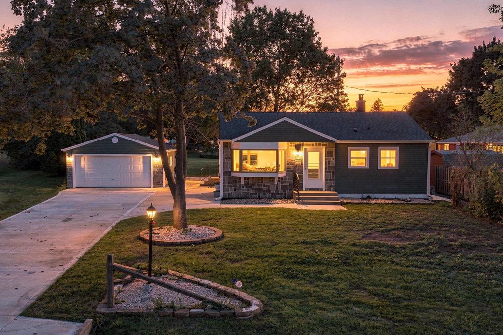 W190S7635 Circle DRIVE, Muskego, WI 53150