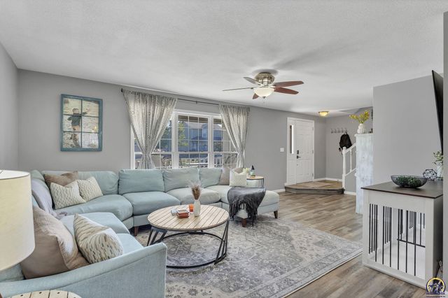 5644 SW 36th ST, Topeka, KS 66614