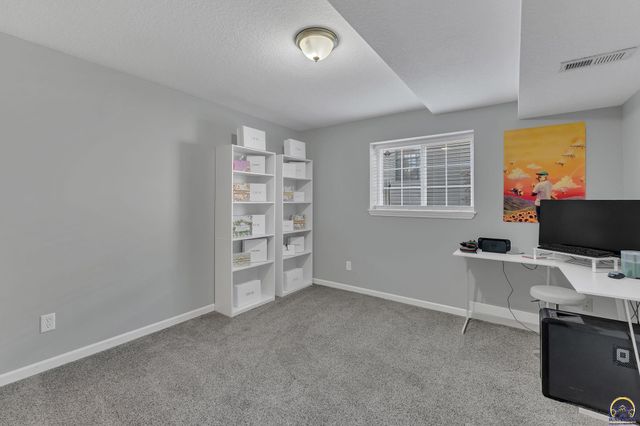 5644 SW 36th ST, Topeka, KS 66614