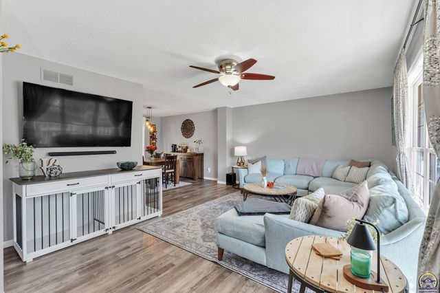 5644 SW 36th ST, Topeka, KS 66614