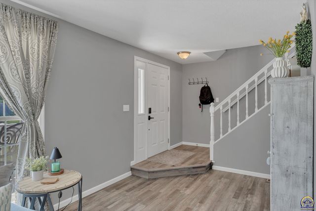 5644 SW 36th ST, Topeka, KS 66614