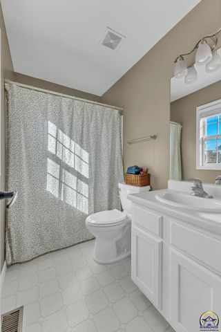 5644 SW 36th ST, Topeka, KS 66614