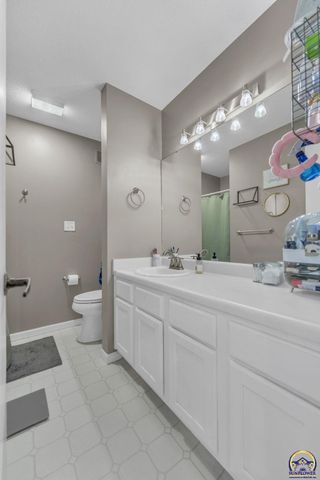 5644 SW 36th ST, Topeka, KS 66614