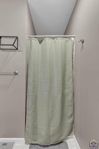 5644 SW 36th ST, Topeka, KS 66614