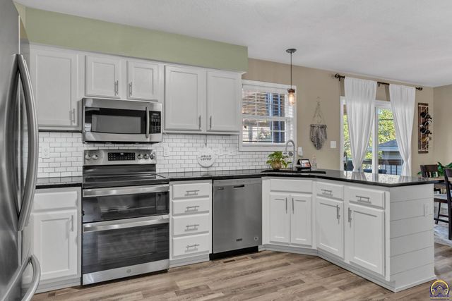 5644 SW 36th ST, Topeka, KS 66614