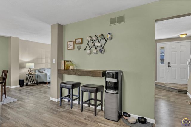 5644 SW 36th ST, Topeka, KS 66614