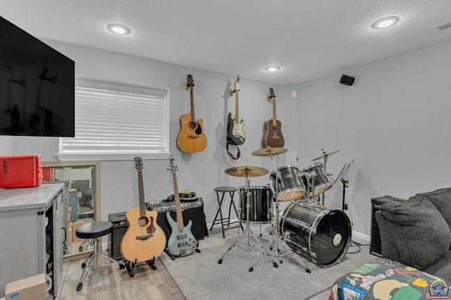 5644 SW 36th ST, Topeka, KS 66614