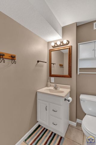 5644 SW 36th ST, Topeka, KS 66614