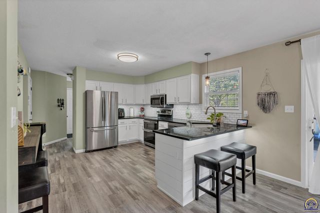 5644 SW 36th ST, Topeka, KS 66614