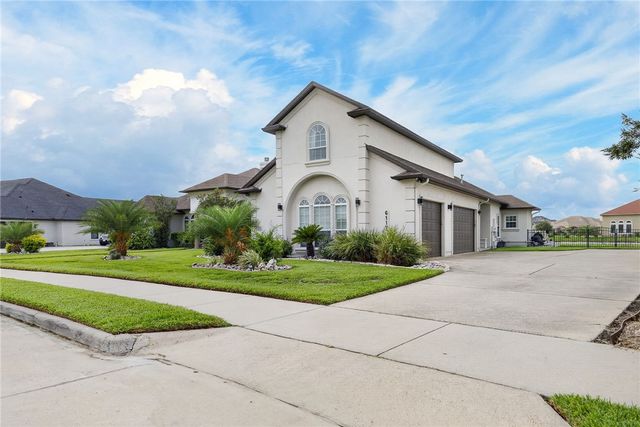6117 Lago Vista Dr, Corpus Christi, TX 78414
