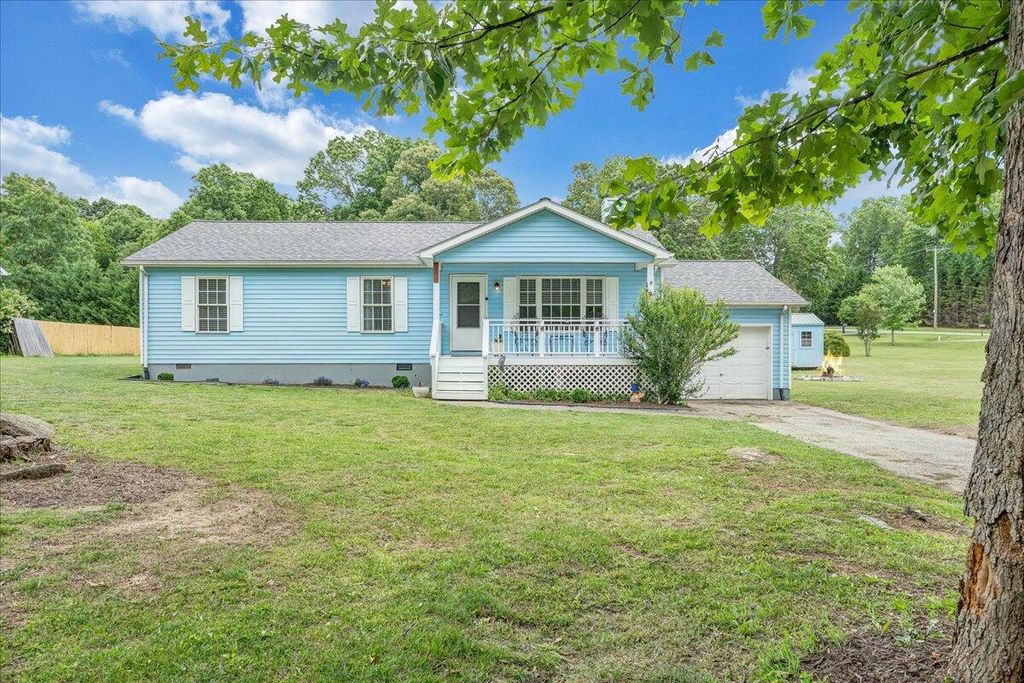 44 Strawberry Banks DR, Moneta, VA 24121