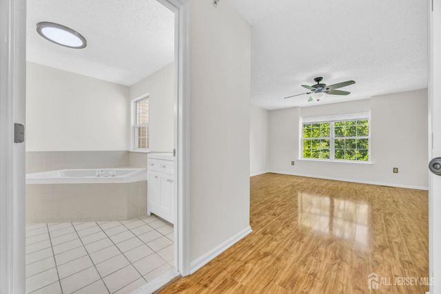 273 Prestwick Way 273, Edison, NJ 08820