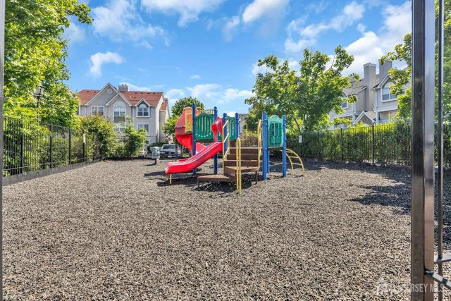 273 Prestwick Way 273, Edison, NJ 08820