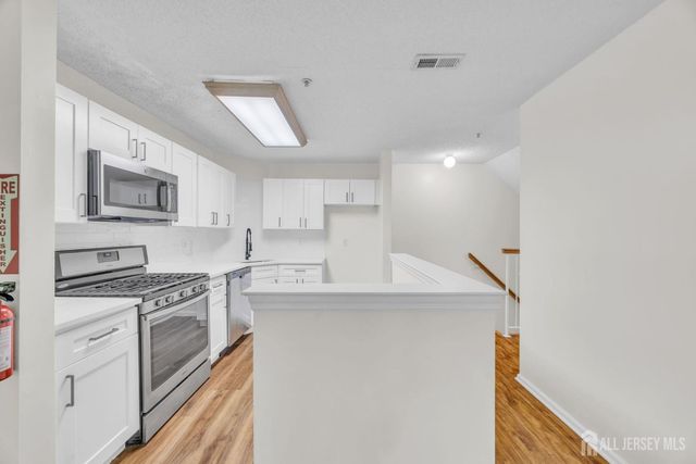 273 Prestwick Way 273, Edison, NJ 08820