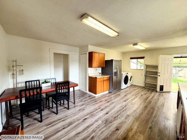 1047 S Wright Rd, Santa Rosa, CA 95407