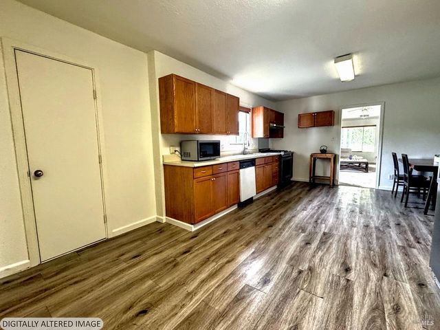 1047 S Wright Rd, Santa Rosa, CA 95407