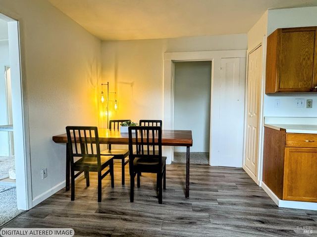 1047 S Wright Rd, Santa Rosa, CA 95407