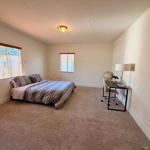 1047 S Wright Rd, Santa Rosa, CA 95407