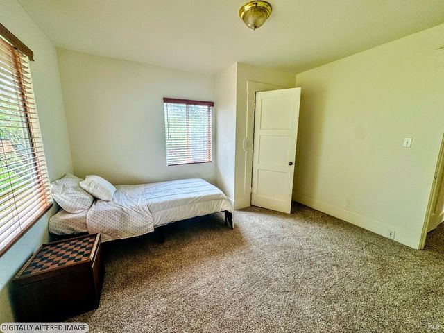 1047 S Wright Rd, Santa Rosa, CA 95407