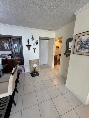 20505 E Country Club Drive 1036, Aventura, FL 33180