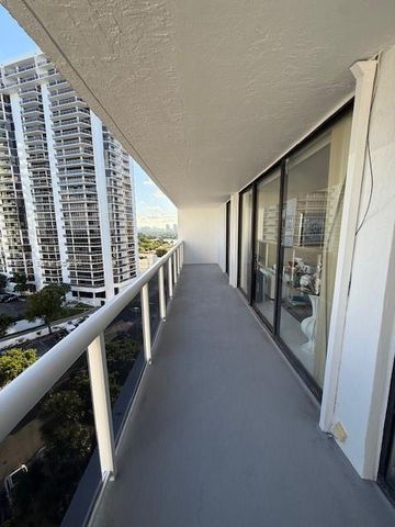 20505 E Country Club Drive 1036, Aventura, FL 33180