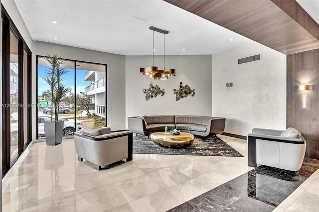 20505 E Country Club Drive 1036, Aventura, FL 33180