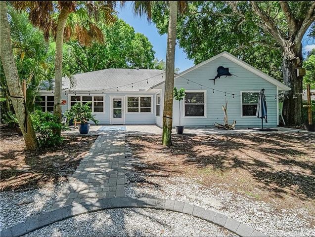 3890 1st Lane, Vero Beach, FL 32968