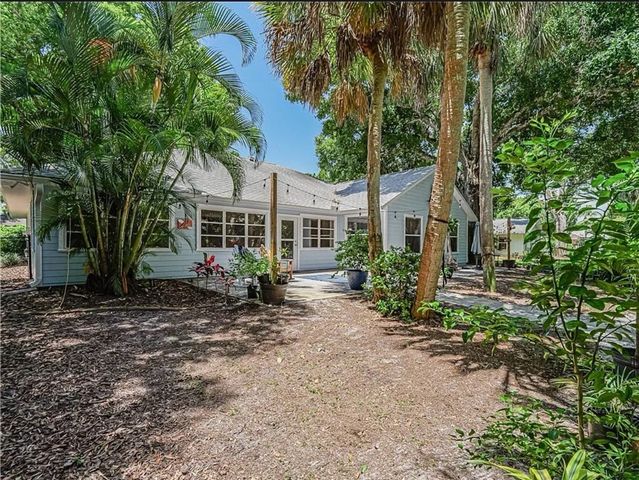 3890 1st Lane, Vero Beach, FL 32968