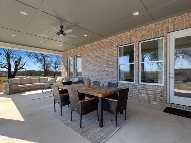 151 Moonlight DR, Smithville, TX 78957