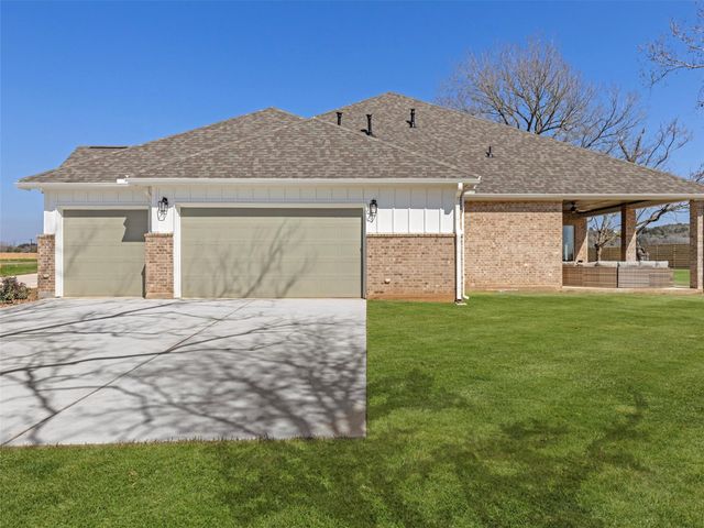 151 Moonlight DR, Smithville, TX 78957