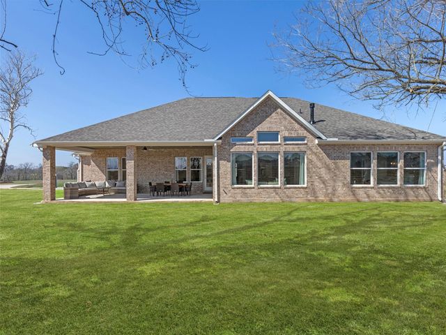 151 Moonlight DR, Smithville, TX 78957